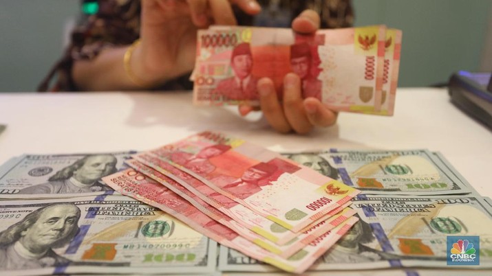 Balik Tekan Rupiah, Dolar AS Perkasa di Rp 14.145